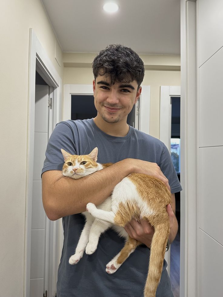 Gabriel G., dueño del gatito Loky